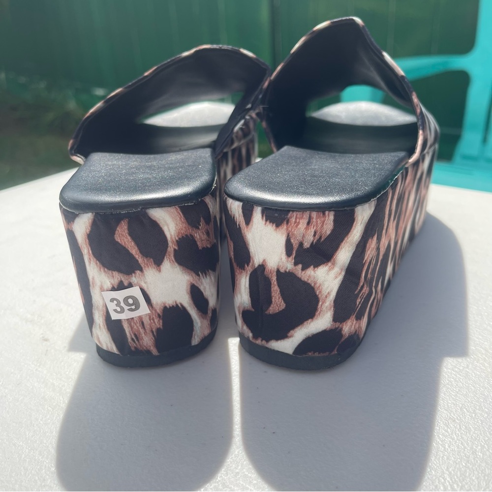 Leopard Platform Sandals - Picture 3 of 6